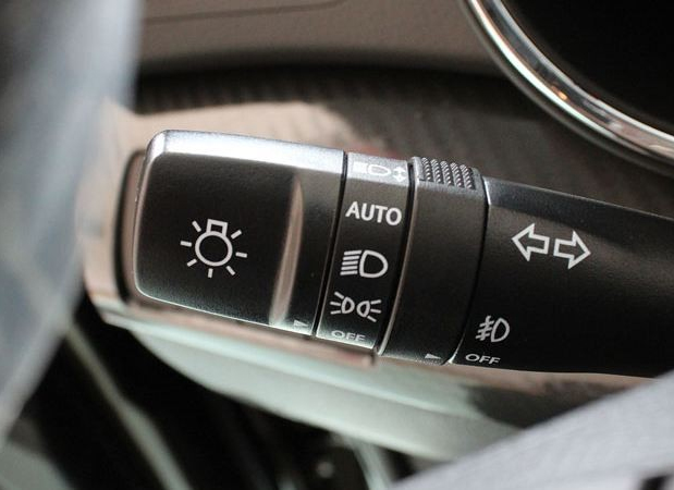 Cách chỉnh đèn pha ô tô phù hợp và an toàn